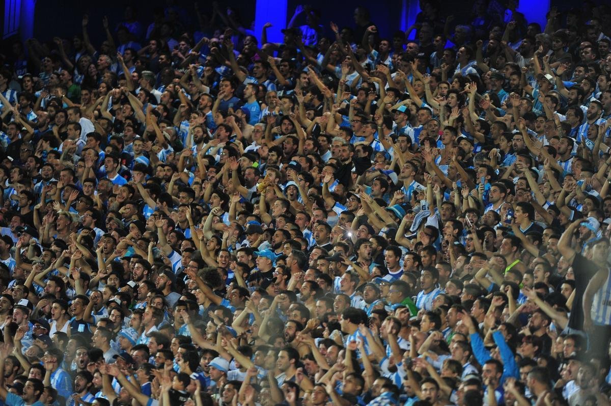 No segundo tempo, Lautaro Martnez marcou o terceiro dele no jogo, Robinho fez de falta para o Cruzeiro e Solari deu nmeros finais ao placar: Racing 4 x 2 Cruzeiro