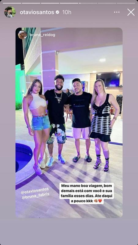 Volante Otvio com amigos no Nordeste.