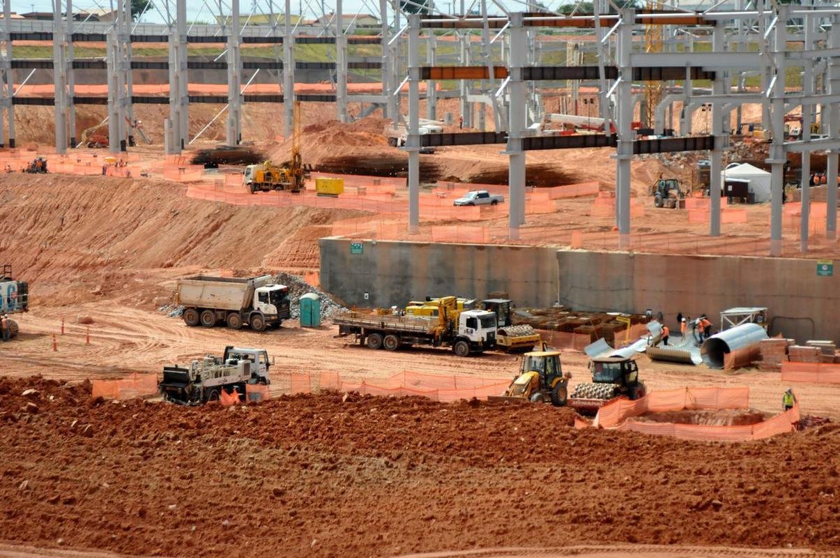 Arena MRV completa um ano de obras neste 20 de abril de 2021. Veja como est o andamento da construo do estdio do Atltico, que tem previso de ficar pronto em outubro de 2022. Sero 46 mil lugares, 2.333 vagas de estacionamento, 40 bares e 80 camarotes. O empreendimento fica no bairro Califrnia, em Belo Horizonte. (Fotos de Gladyston Rodrigues/EM/D. A Press)