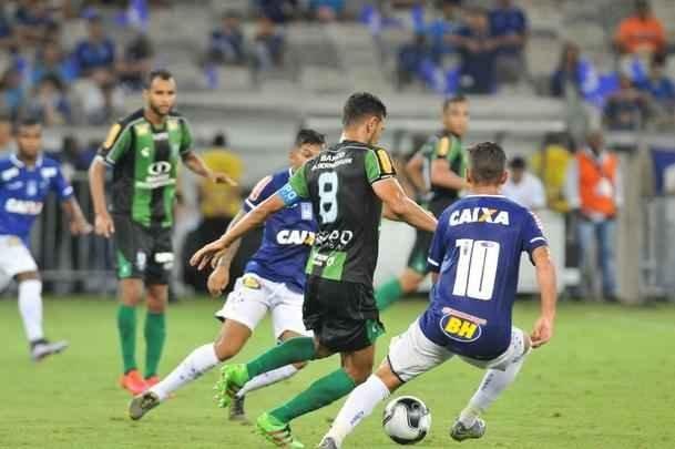 Cruzeiro e Amrica ficaram no empate, e permitiriam a chegada do Uberlndia  liderana