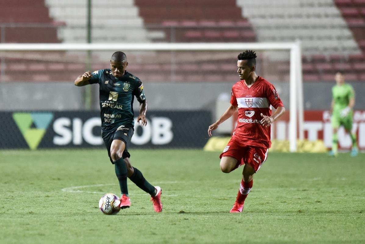 Imagens da vitória do América por 1 a 0 sobre o CRB, no Independência, pela Série B do Brasileiro