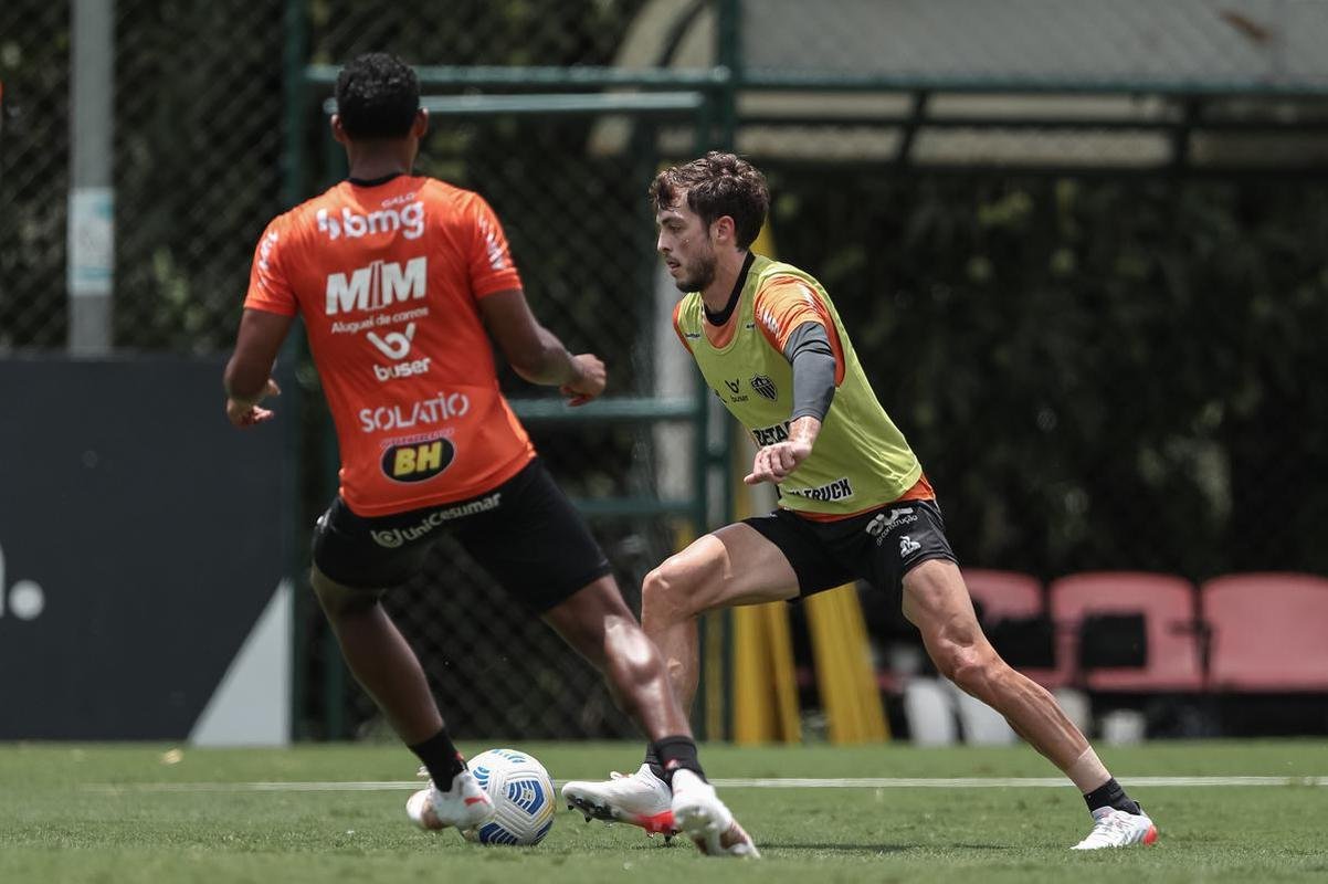 Aps a vitria por 2 a 1 sobre o Cuiab, neste domingo (24), pelo Campeonato Brasileiro, o elenco do Atltico se reapresentou e treinou na tarde desta segunda-feira (25), na Cidade do Galo, em Vespasiano. As atividades visaram o duelo de volta da semifinal da Copa do Brasil, contra o Fortaleza, que ocorrer na quarta-feira (27). Por ter vencido o jogo de ida por 4 a 0, no Mineiro, o Galo tem vaga encaminhada na deciso do principal torneio mata-mata do pas.