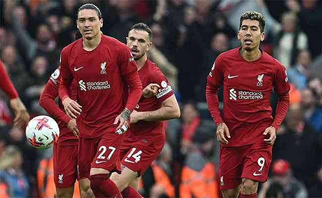 Liverpool busca empate contra o Arsenal em jogo de gols brasileiros