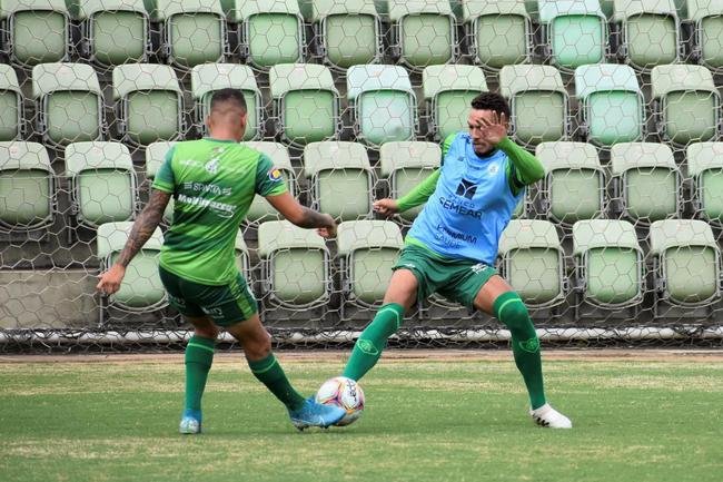 O Amrica segue com treinos preparatrios para a disputa do Campeonato Mineiro 2021. Comandados pelo auxiliar tcnico Mrcio Hahn, jogadores da base americana - e tambm os que tiveram menos oportunidades na temporada 2020 - realizam atividades voltadas ao Estadual.