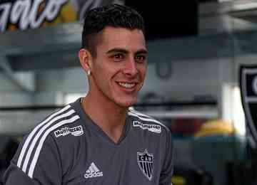 Novo jogador do Atlético falou sobre onde prefere atuar em campo e as principais características; Pavón também revelou conversa com Zaracho
