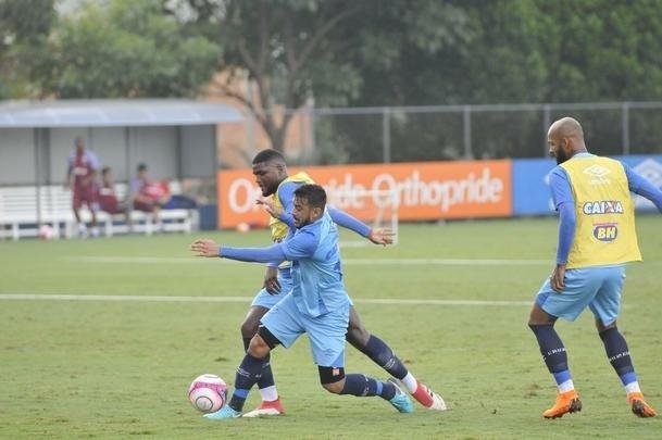 Imagens do treino do Cruzeiro nesta quarta-feira (14), antes do duelo contra o Patrocinense