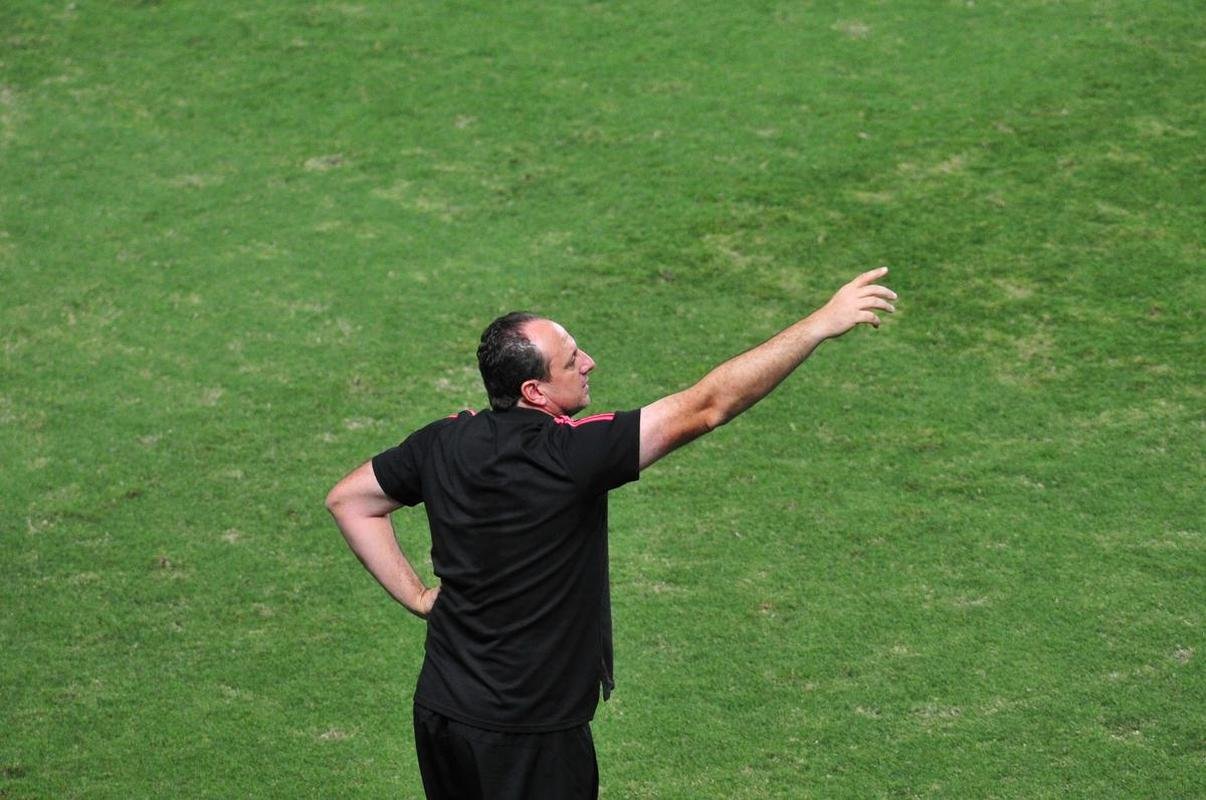 Fotos do jogo entre Amrica e So Paulo, no Independncia, em BH, pela ltima rodada do Campeonato Brasileiro de 2021