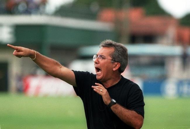 Nelsinho Baptista comandou o Cruzeiro em 1997, aps a sada de Paulo Autuori. No Mundial, o clube perdeu o ttulo para o Borussia Dortmund da Alemanha.