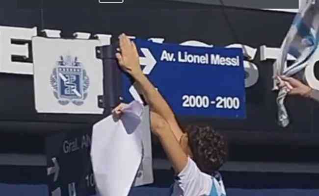 Torcedor 'rebatizou' avenida com o nome de Messi aps o ttulo da Seleo Argentina na Copa do Mundo