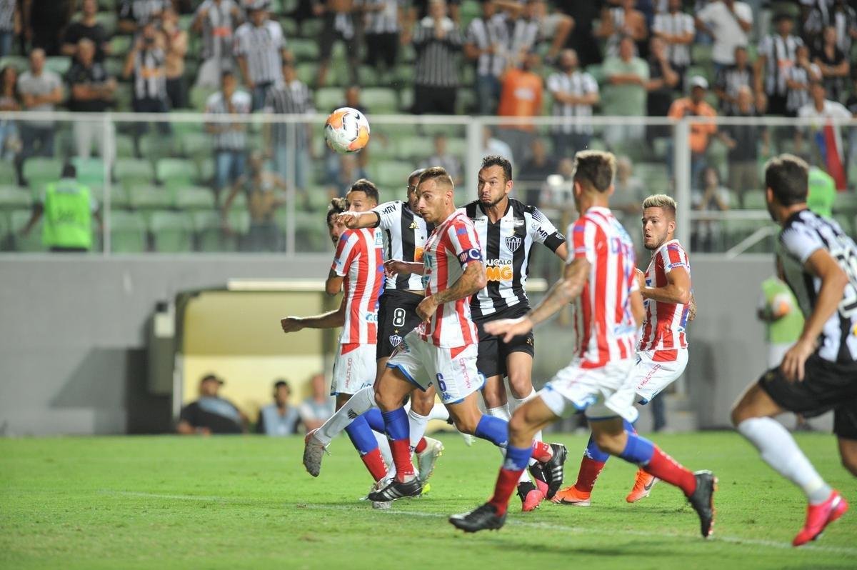 Atltico insistiu no segundo tempo, no conseguiu o terceiro gol e foi eliminado