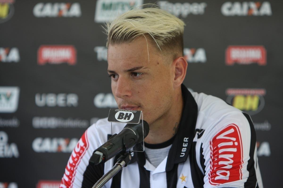 Imagens da apresentao de Rger Guedes no Atltico