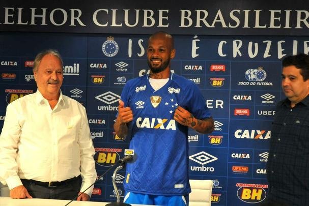 Fotos da apresentao do volante Bruno Silva no Cruzeiro (Ramon Lisboa/EM D.A Press)