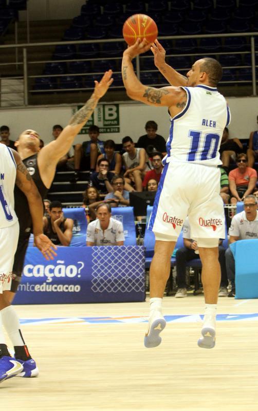 Mesmo sem contar Leandrinho, cestinha do NBB, o Minas venceu o Braslia em Belo Horizonte