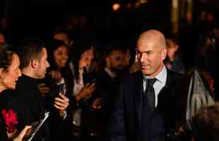 Personalidades do esporte no tapete vermelho do prmio Bola de Ouro, da France Football, no Theatre du Chatelet, em Paris.