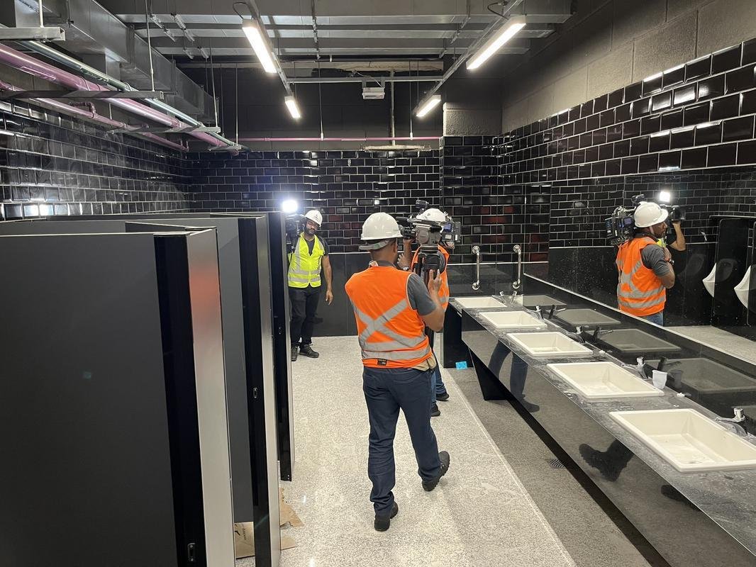 Um dos luxuosos banheiros dos camarotes