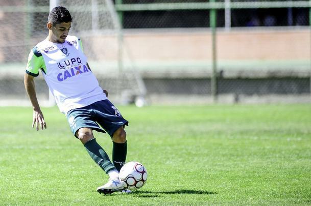 Neto Moura - chegou a balançar a rede pela equipe na vitória por 3 a 0 sobre o Luverdense, fora de casa, pela 10ª rodada da Série B. Contudo, o pouco aproveitamento na temporada - apenas 10 jogos - já indica que o volante de 21 anos retornará ao Sport.