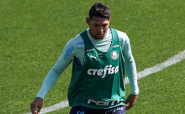 Rony esteve em campo no treino, mas no foi relacionado para o confronto