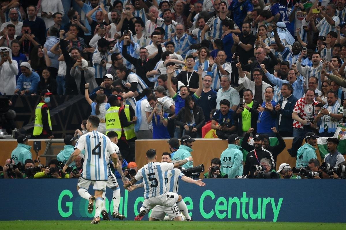 Na prorrogao, Messi fez mais um e recolocou a Argentina na frente da Frana: 3 a 2