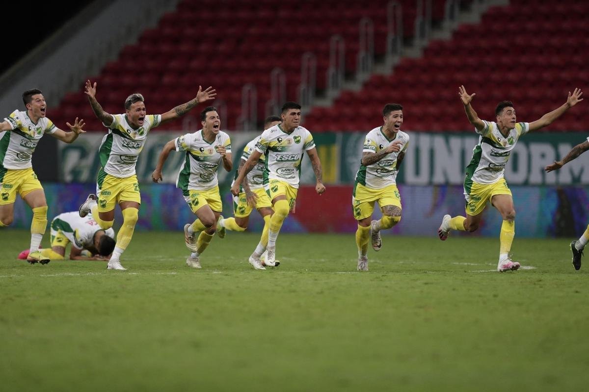 Defensa y Justicia derrotou o Palmeiras por 2 a 1 e levou a deciso para prorrogao e, posteriormente, cobrana de pnaltis. Nas batidas alternadas, venceu por 4 a 3.