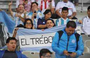 Torcedores na partida entre Argentina e Paraguai, no Mineiro, pela Copa Amrica