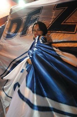 Torcedores do Cruzeiro iniciam viglia de 24 horas para aguardar final da Copa do Brasil, contra o Flamengo, no Mineiro. Esforo pelo sonho do pentacampeonato nacional.