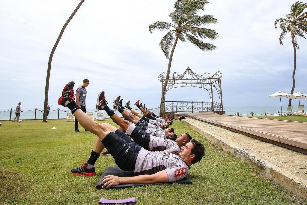 Fotos do treino do Atltico na beira da praia