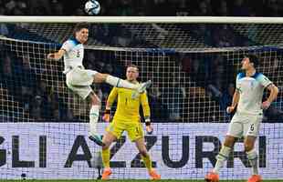 Itlia e Inglaterra se enfrentaram no Estdio Diego Maradona, em Npoles, pelo Grupo C das Eliminatrias da Eurocopa
