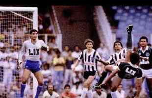 Campeonato Brasileiro de 1986 - Pela terceira vez em quatro anos, o Atltico foi eliminado na semifinal do Brasileiro. Desta vez, o algoz foi o Guarani. No jogo de ida, no Mineiro, mais um empate por 0 a 0. Fora de casa, o Galo perdeu por 2 a 1, de virada, e ficou fora da deciso.