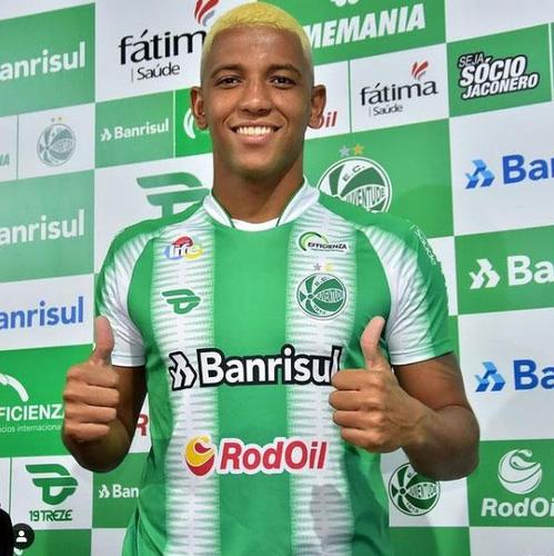 Yago, volante (Juventude)