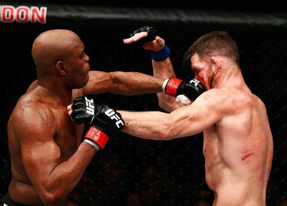 Spider voltou ao UFC com revés. Brasileiro chegou a derrubar Bisping com uma joelhada, achou que tinha vencido por nocaute, mas round havia encerrado. No fim, brasileiro acabou perdendo luta por pontos