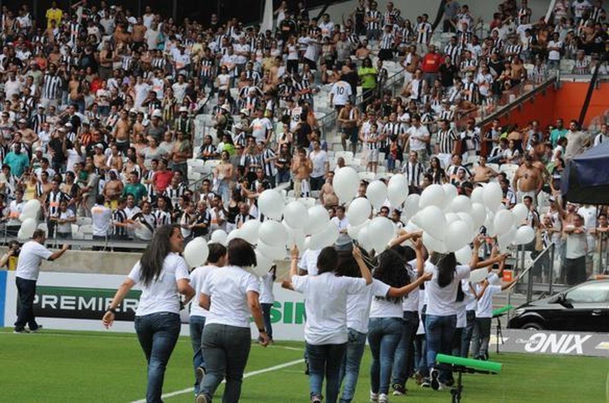 Fotos exclusivas do clssico entre Atltico e Cruzeiro na reabertura do novo Mineiro