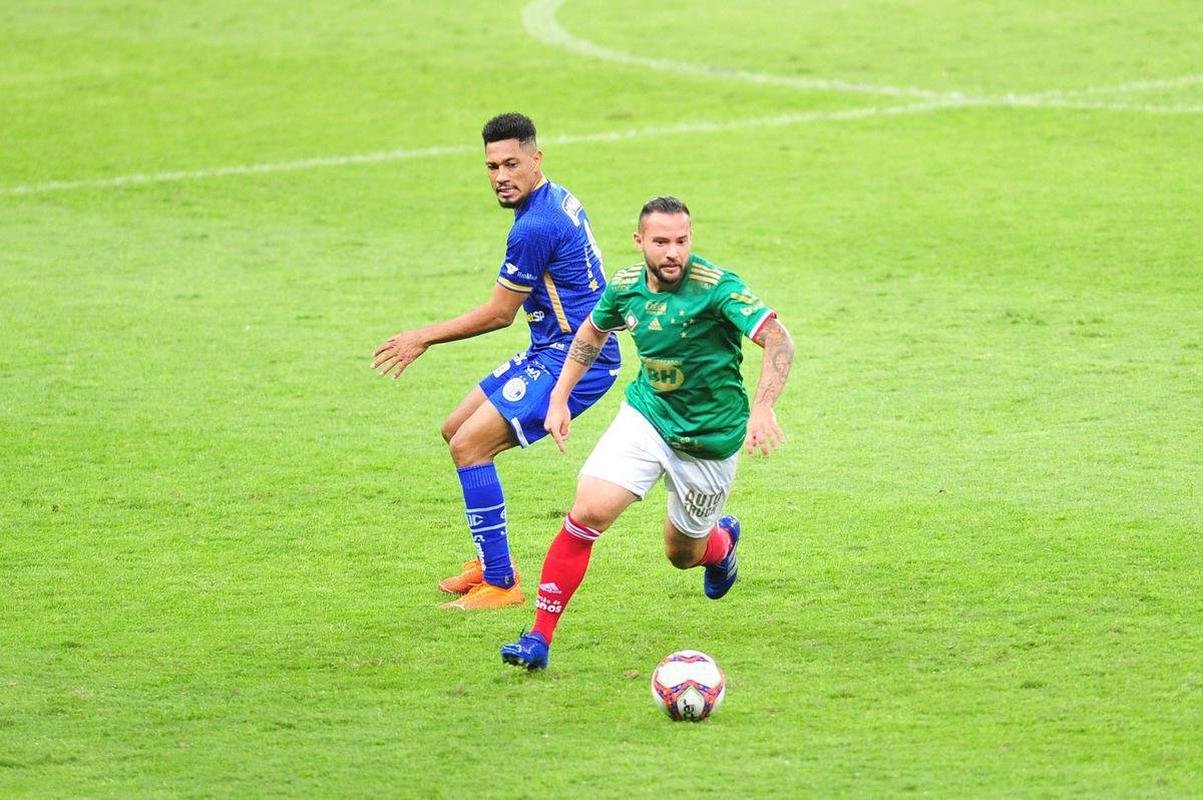 Fotos do jogo entre Cruzeiro e Confiana pela Srie B. Jogo  em Belo Horizonte marcou a volta da torcida cruzeirense ao Mineiro aps meses de ausncia devido  pandemia da COVID-19
