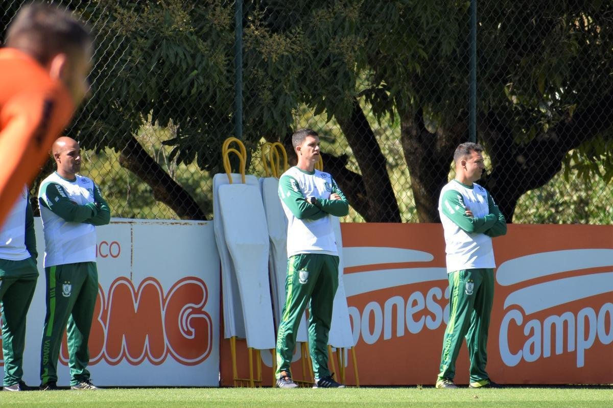 Em jogo-treino realizado na manh deste sbado, na Cidade do Galo, o Amrica venceu o Atltico, por 3 a 1. Os gols do triunfo americano foram marcados por Jonatas Belusso, duas vezes, e Rafael Bilu. O zagueiro Rver descontou para a equipe alvinegra.