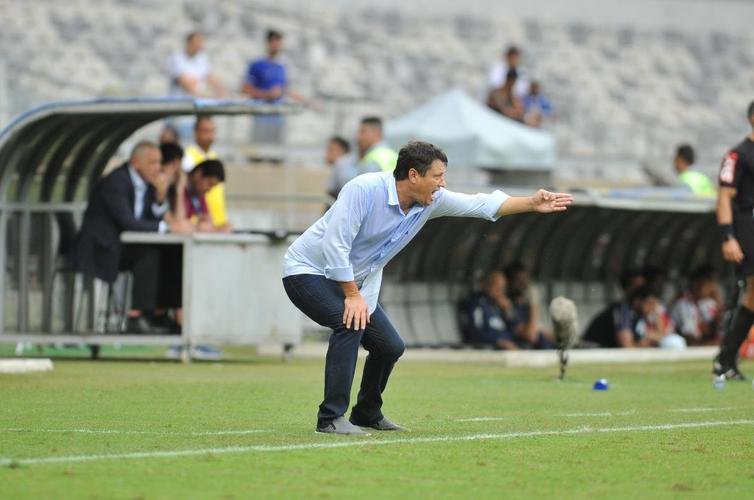 Lances da partida entre Cruzeiro e Palmeiras, no Mineiro, pelo Campeonato Brasileiro