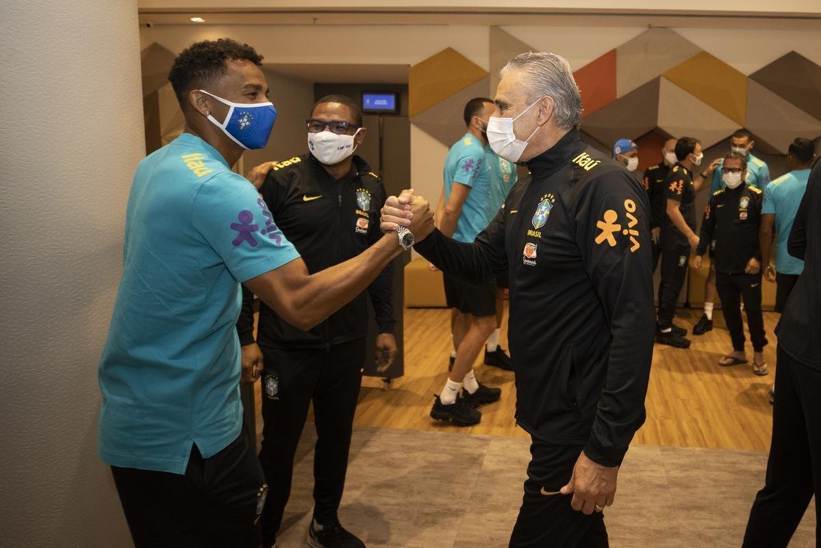 Jogadores se apresentam  Seleo Brasileira