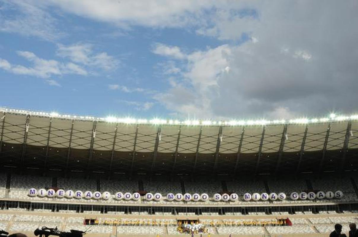 Com presena de personalidades, Mineiro reabre portas