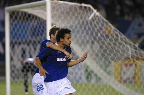 Fred em ação pelo Cruzeiro entre 2004 e 2005