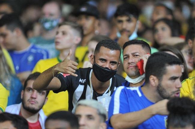 Fotos da torcida no Mineiro durante a vitria do Brasil sobre o Paraguai, por 4 a 0, pela 16 rodada das Eliminatrias da Copa do Mundo do Catar