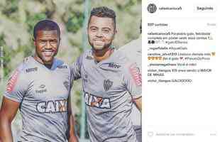 O volante Rafael Carioca postou uma foto ao lado do lateral Carlos Csar e comemorou: 'Felicidade completa em poder vestir essa camisa'