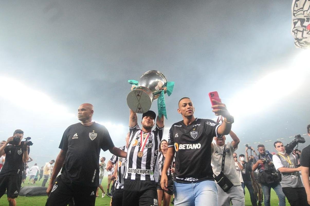 Festa do Atltico no Mineiro pela conquista do tricampeonato mineiro. Galo derrotou o Cruzeiro por 3 a 1 na final nica do estadual. Gols foram de Hulk (2) e Nacho
