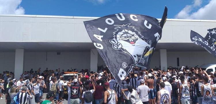 Imagens da chegada de Diego Tardelli