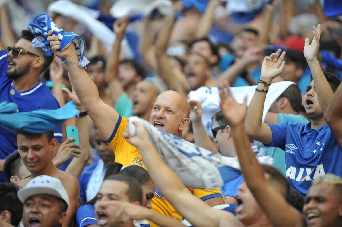 Torcida do Cruzeiro no clssico contra o Atltico, no Mineiro, pela 10 rodada do Estadual