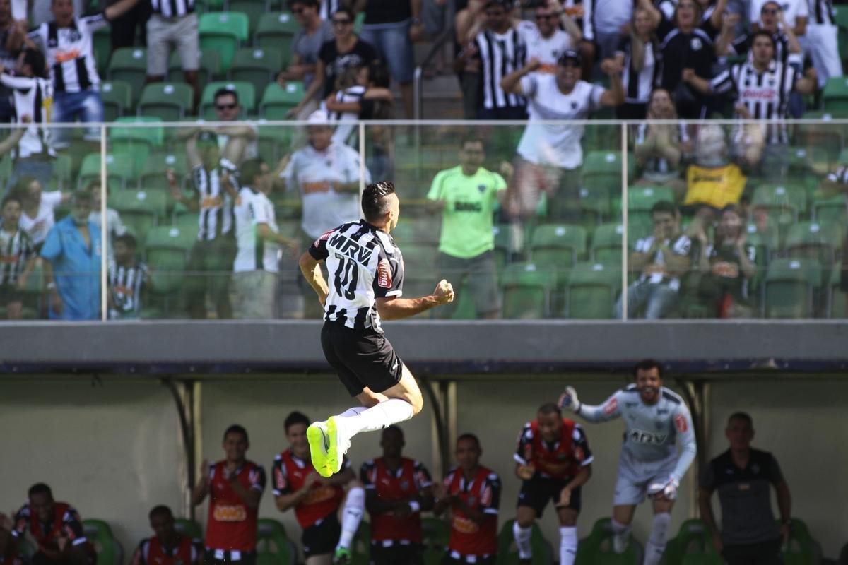01/02/2015 - Na temporada 2015, o Atltico tambm estreou com vitria no Campeonato Mineiro. No Independncia, o Alvinegro, comandado por Levir Culpi, venceu o Tupi por 2 a 0, gols de Dtolo e Lucas Pratto. O Galo jogou com: Victor, Marcos Rocha, Leonardo Silva, Jemerson e Douglas Santos (Pedro Botelho); Rafael Carioca, Leandro Donizete e Dtolo (Dod); Luan, Carlos (Maicosuel) e Lucas Pratto.
