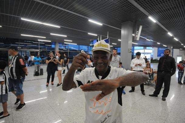Arana foi recepcionado por torcedores do Atltico no Aeroporto de Confins