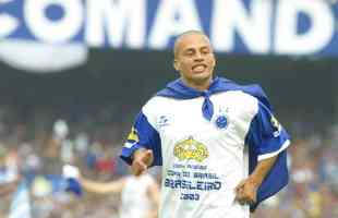 Imagens do meia Alex, campeo da Trplice Coroa com a camisa do Cruzeiro