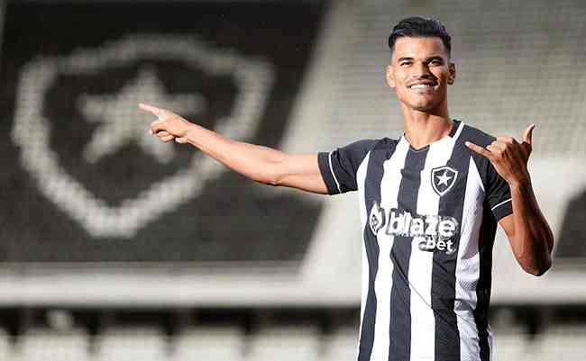 Danilo Barbosa  uma das quatro contrataes anunciadas pelo Botafogo