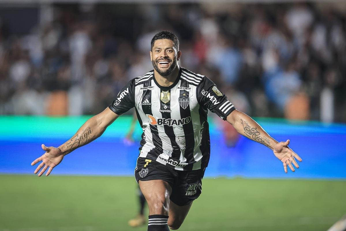 Fotos do jogo entre Santos e Atltico na Vila Belmiro, em Santos, pela 30 rodada do Campeonato Brasileiro