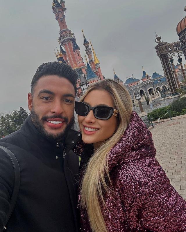 Nathan Silva na Frana com a namorada