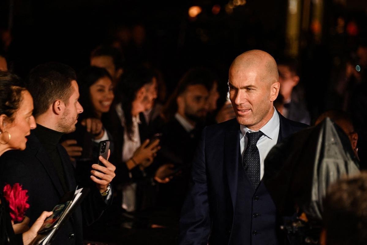 Personalidades do esporte no tapete vermelho do prmio Bola de Ouro, da France Football, no Theatre du Chatelet, em Paris.