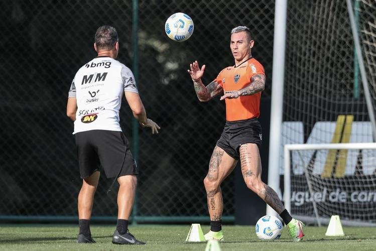 Com Guilherme Arana de volta, Cuca comanda atividade na Cidade do Galo